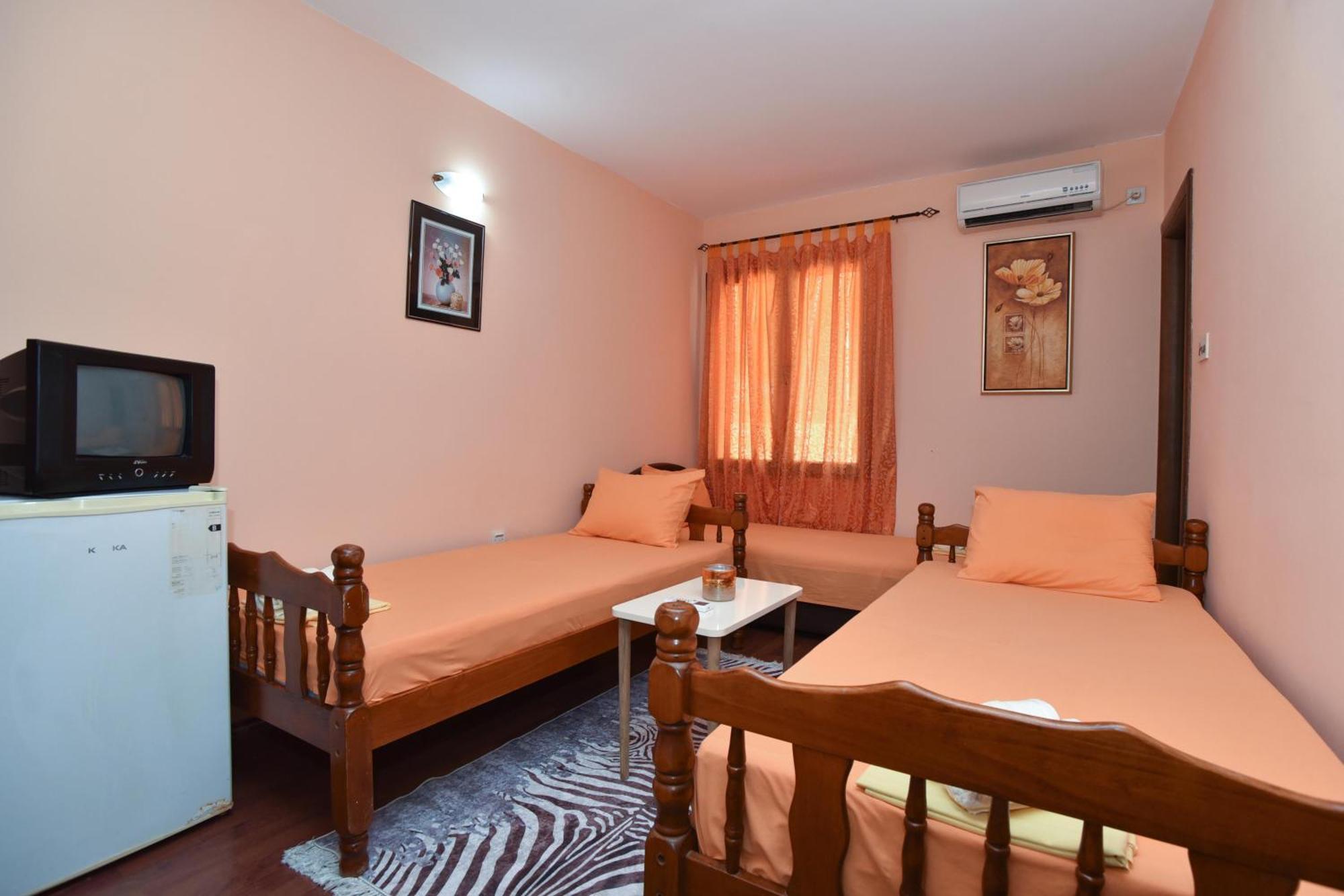 Vila Apartments Lidija Petrovac Exterior foto